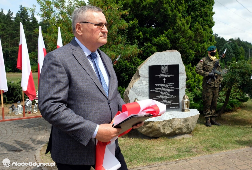 W Człuchowie z inicjatywy Stanisława Jurka odsłonięto tablicę Smoleńską