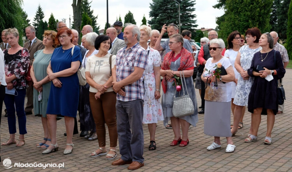 W Człuchowie z inicjatywy Stanisława Jurka odsłonięto tablicę Smoleńską
