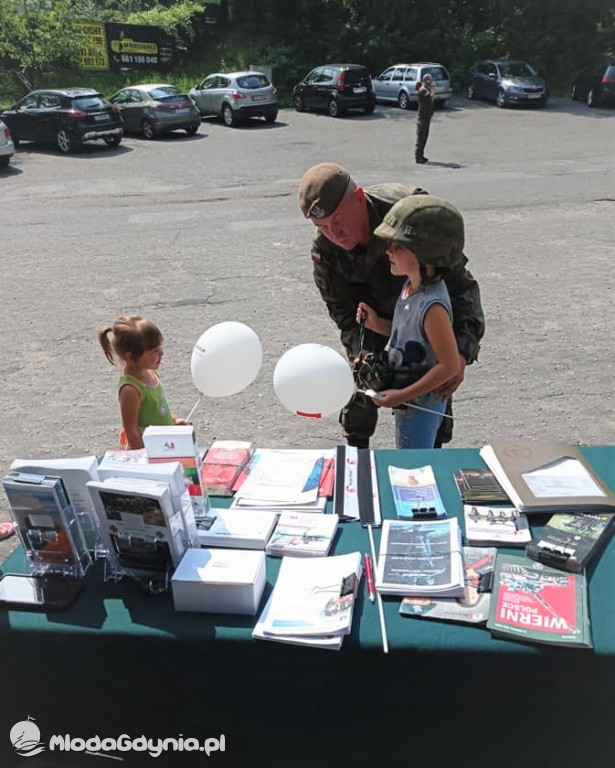 Zachęcali do wstąpienia do Wojska Polskiego