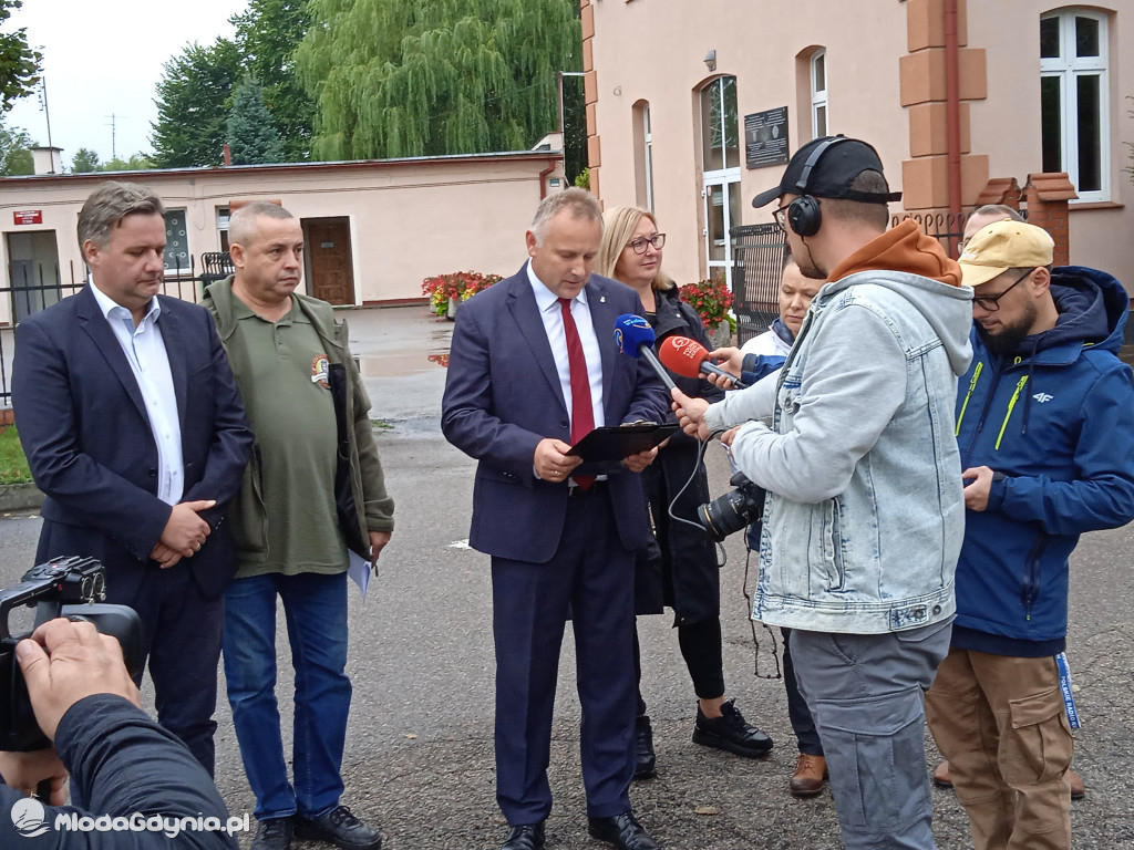 Konferencja prasowa  ws podpalenia w Barkowie - Czarne 18.09.2021