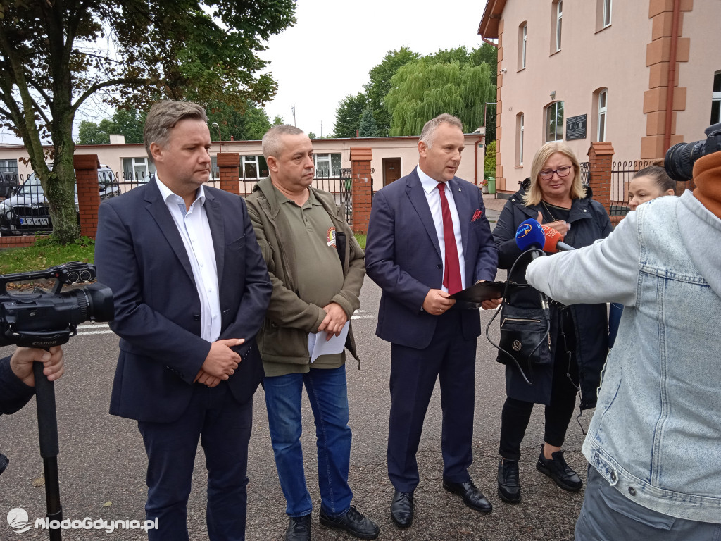 Konferencja prasowa  ws podpalenia w Barkowie - Czarne 18.09.2021