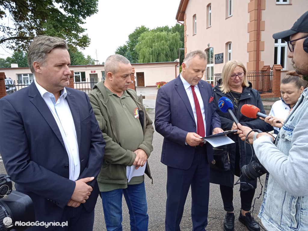 Konferencja prasowa  ws podpalenia w Barkowie - Czarne 18.09.2021