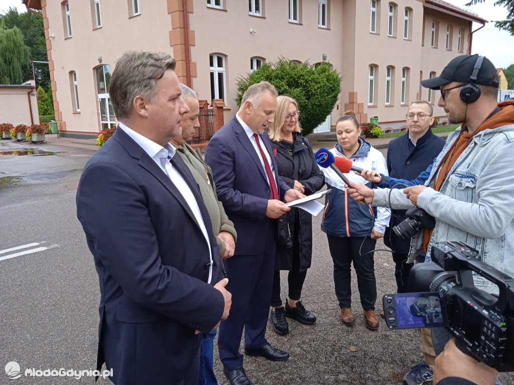 Konferencja prasowa  ws podpalenia w Barkowie - Czarne 18.09.2021