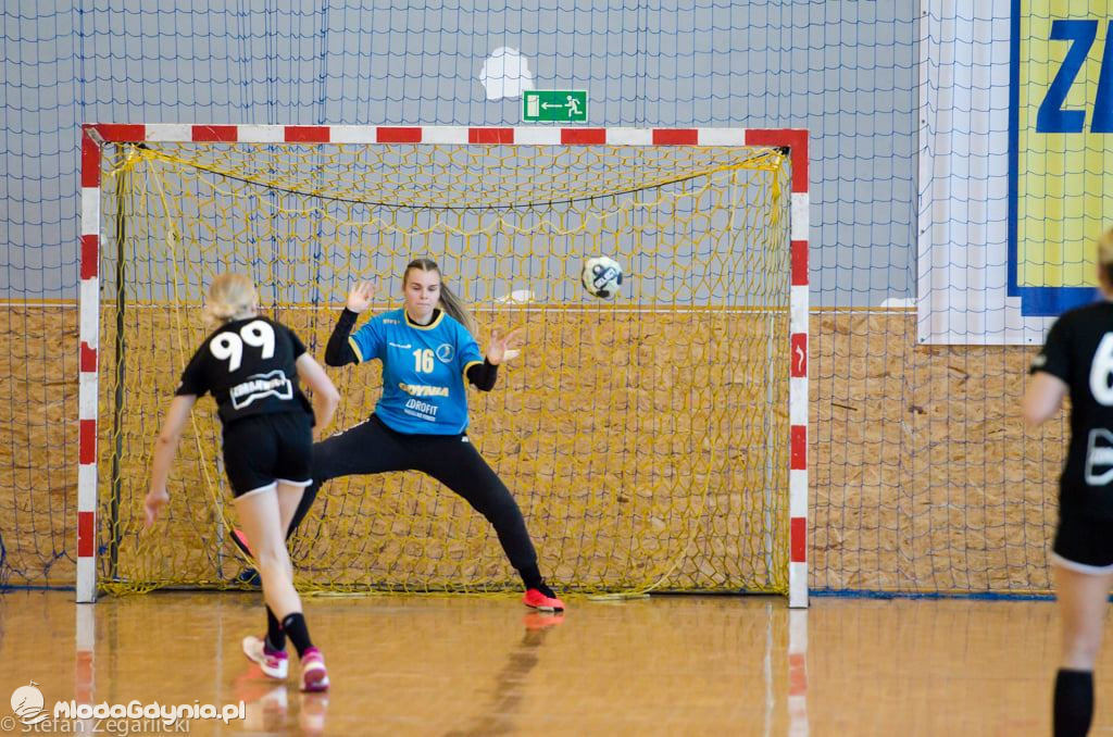 KS  Kościerzyna - SPR Arka Gdynia 25:19 (9:10)