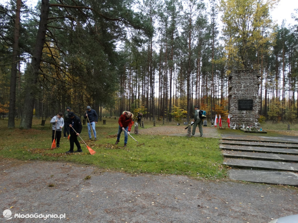 Stalag II B Hammerstein - porządki przed 1 listopada 2021