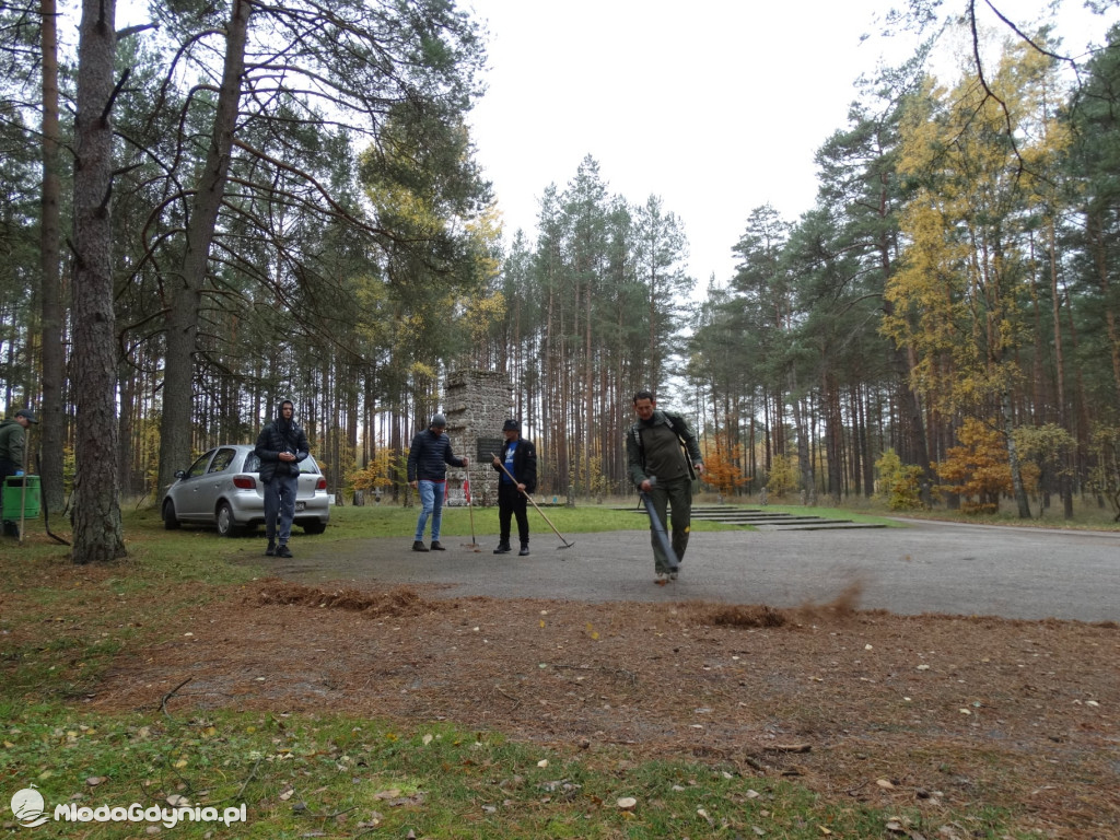 Stalag II B Hammerstein - porządki przed 1 listopada 2021