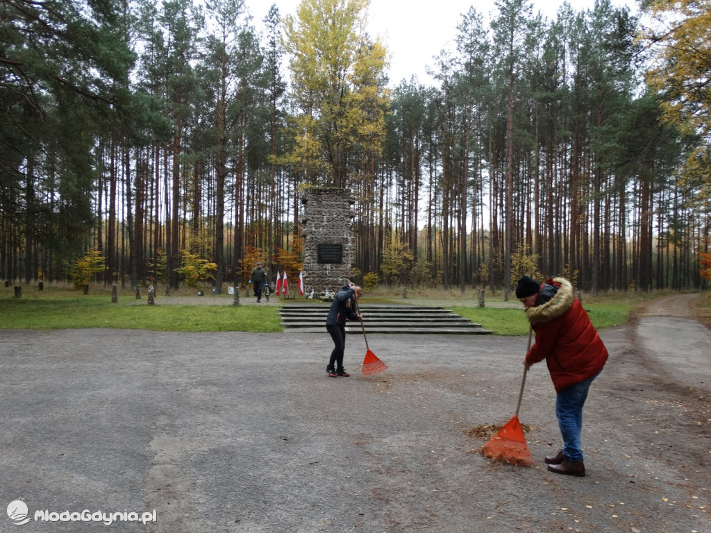 Stalag II B Hammerstein - porządki przed 1 listopada 2021