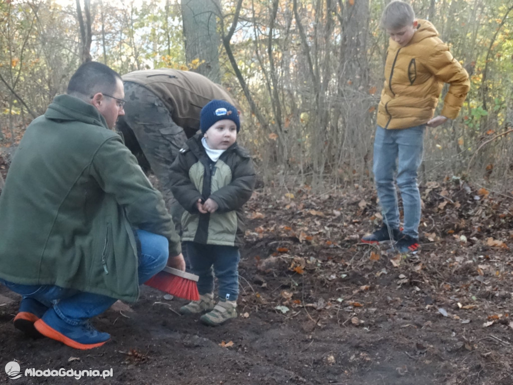 Harcerze posprzątali groby w Prądach