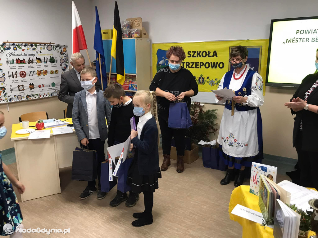 Méster Bëlnégò Czëtaniô - Mistrzowie czytania po kaszubsku spotkali się w Gdyni i Trzepowie