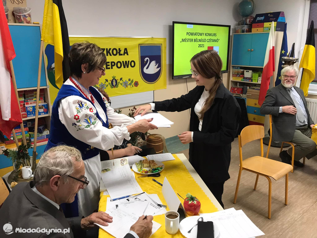 Méster Bëlnégò Czëtaniô - Mistrzowie czytania po kaszubsku spotkali się w Gdyni i Trzepowie