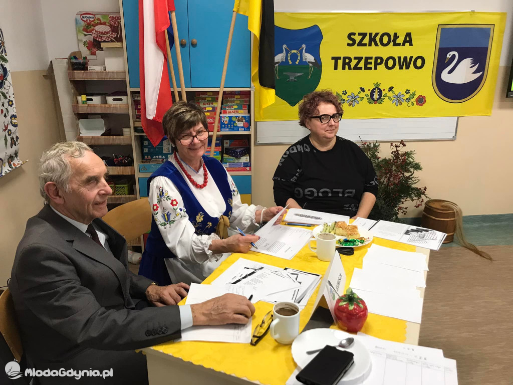 Méster Bëlnégò Czëtaniô - Mistrzowie czytania po kaszubsku spotkali się w Gdyni i Trzepowie