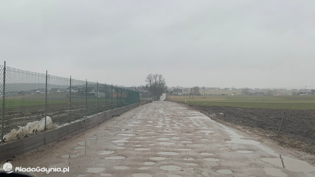 Zniszczenia na drodze ul. Słoneczna na trasie Czaple-Rębiechowo