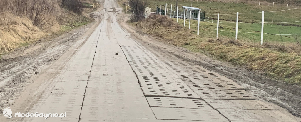 Zniszczenia na drodze ul. Słoneczna na trasie Czaple-Rębiechowo