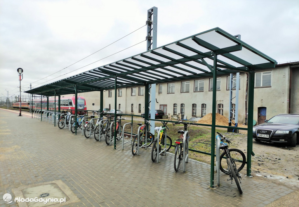 Na pomorskich peronach są nowe windy, wiaty i tablice