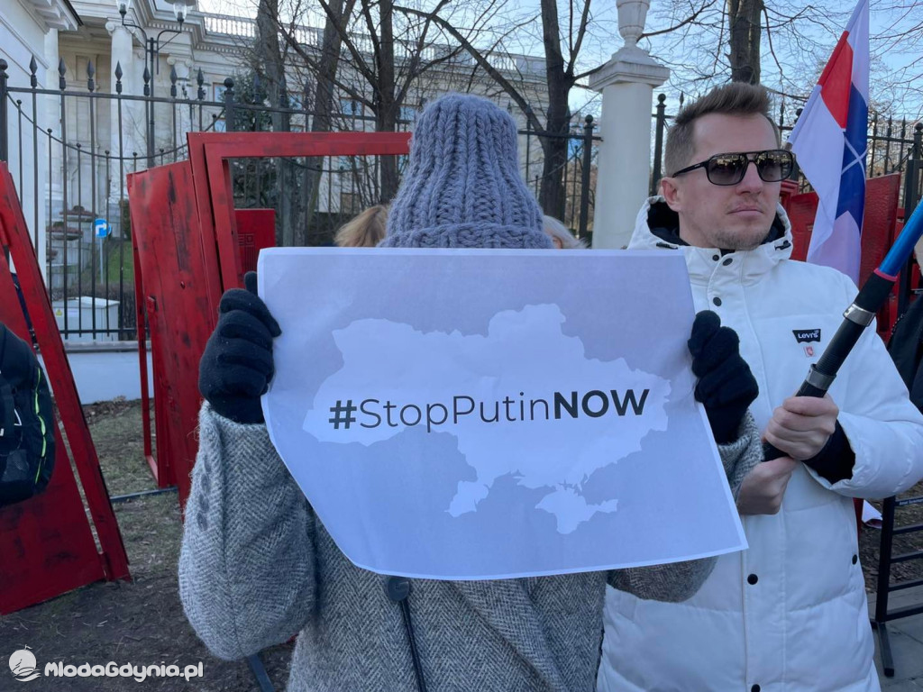 Protest przed Ambasadą Rosji w Warszawie