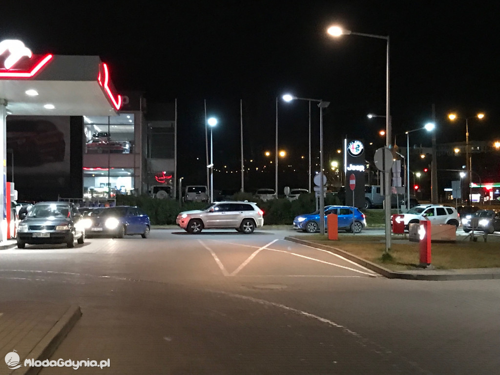 Kolejki na stacjach paliw w Gdyni