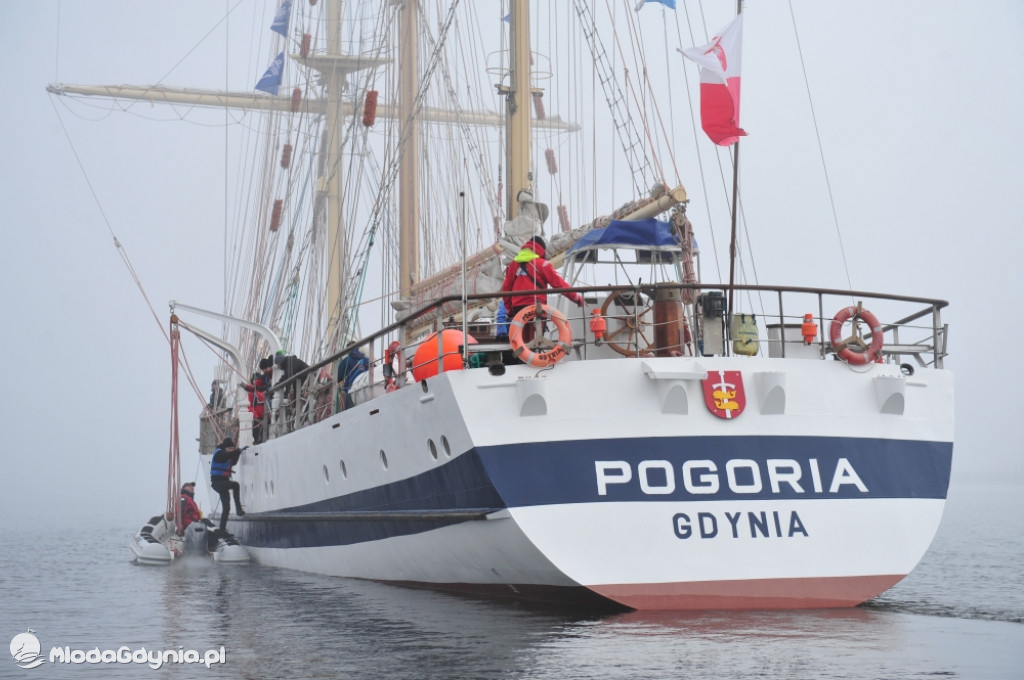 Pogoria opuściła Gdynię