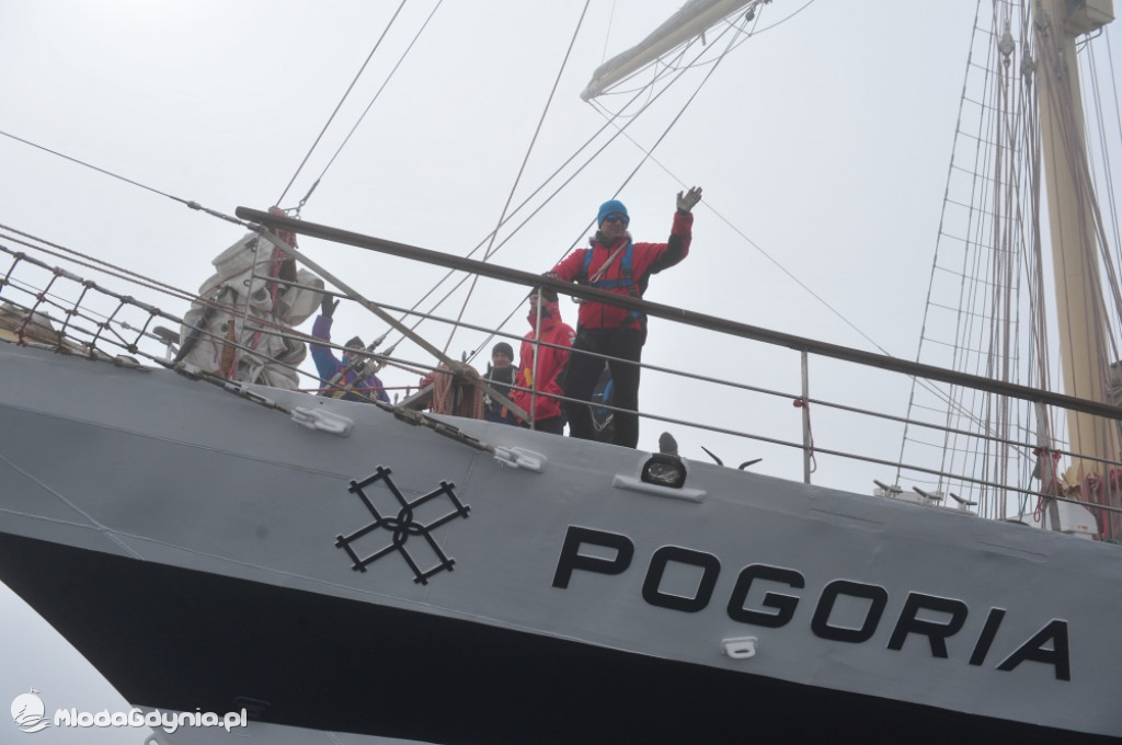 Pogoria opuściła Gdynię