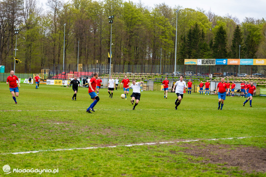 Powiat Wejherowski - Księża i samorządowcy zagrali w szczytnym celu