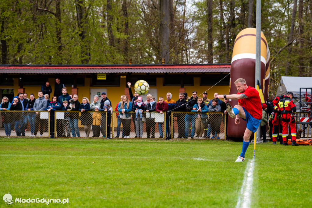 Powiat Wejherowski - Księża i samorządowcy zagrali w szczytnym celu