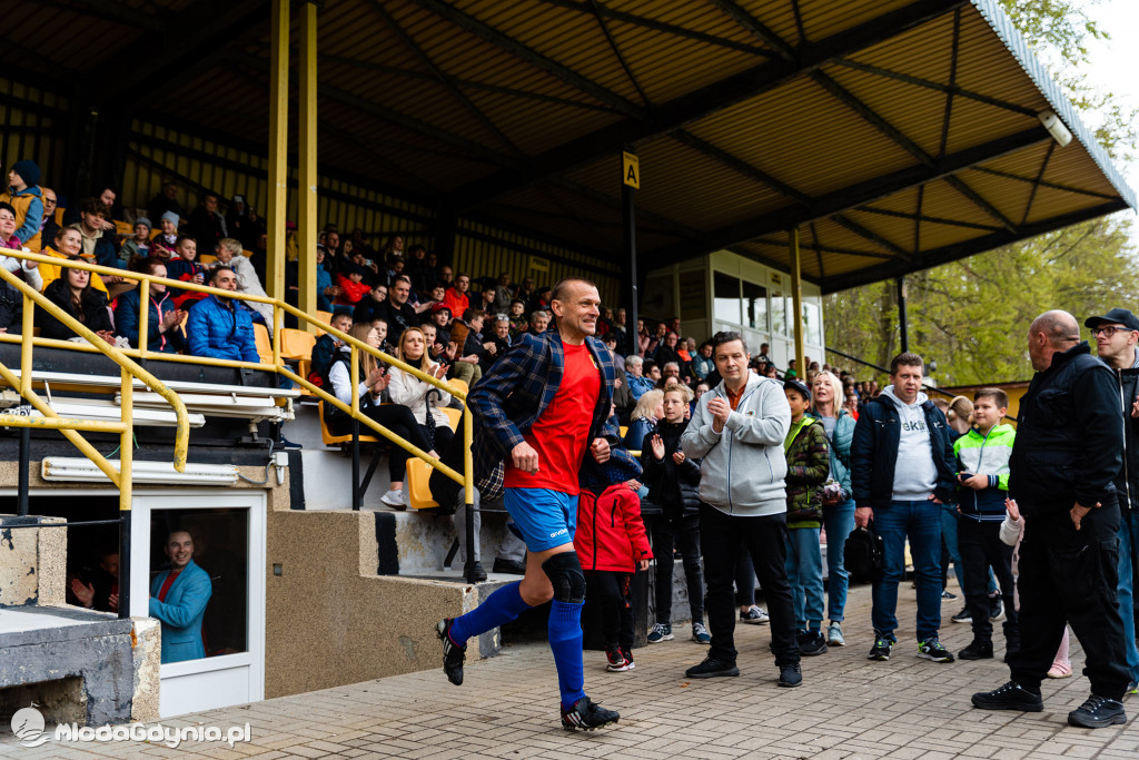 Powiat Wejherowski - Księża i samorządowcy zagrali w szczytnym celu
