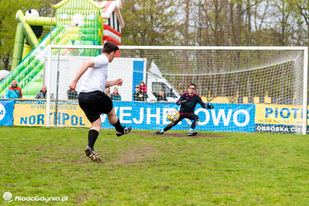 Powiat Wejherowski - Księża i samorządowcy zagrali w szczytnym celu