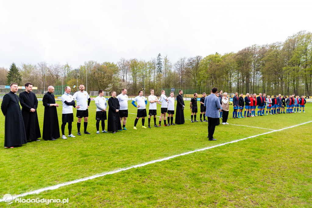 Powiat Wejherowski - Księża i samorządowcy zagrali w szczytnym celu
