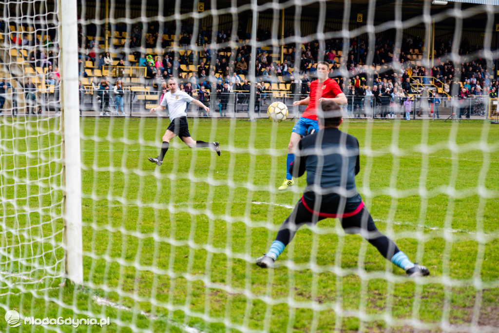 Powiat Wejherowski - Księża i samorządowcy zagrali w szczytnym celu