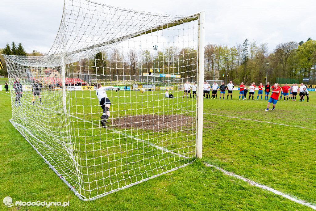 Powiat Wejherowski - Księża i samorządowcy zagrali w szczytnym celu
