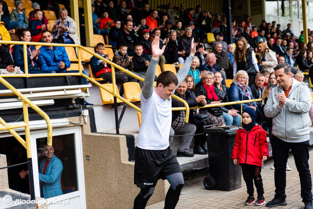 Powiat Wejherowski - Księża i samorządowcy zagrali w szczytnym celu