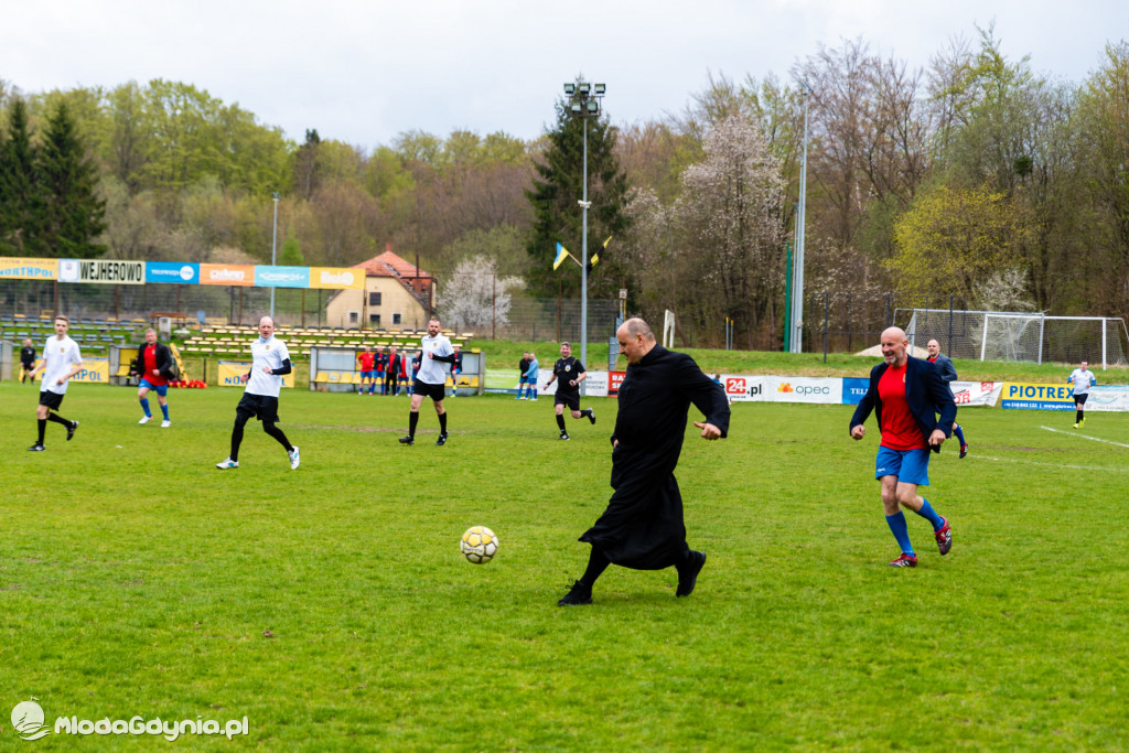 Powiat Wejherowski - Księża i samorządowcy zagrali w szczytnym celu