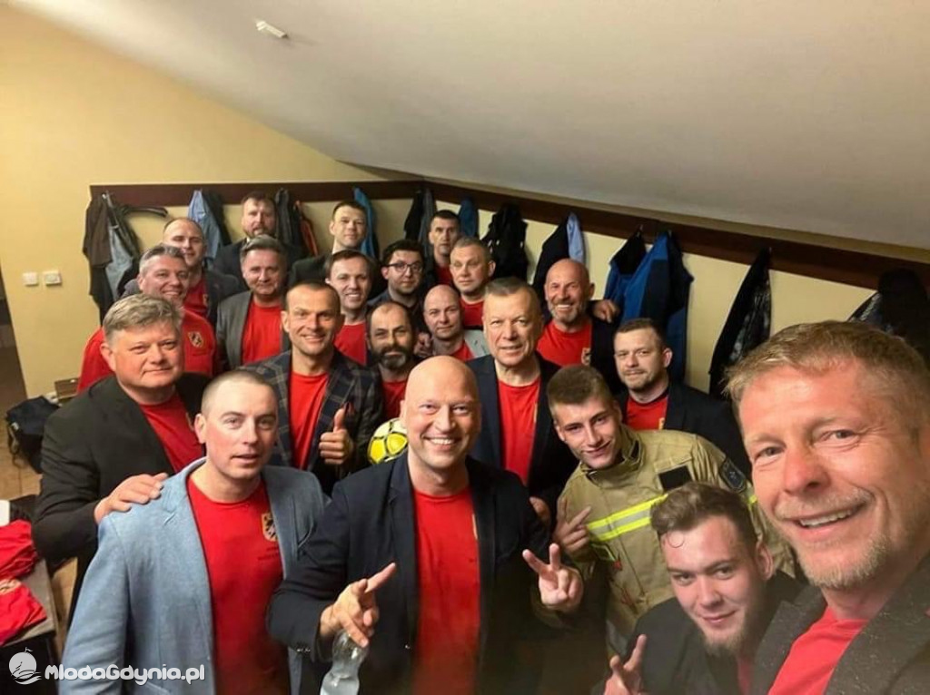 Powiat Wejherowski - Księża i samorządowcy zagrali w szczytnym celu