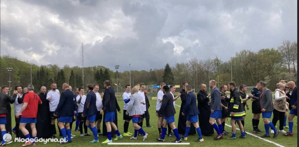 Powiat Wejherowski - Księża i samorządowcy zagrali w szczytnym celu