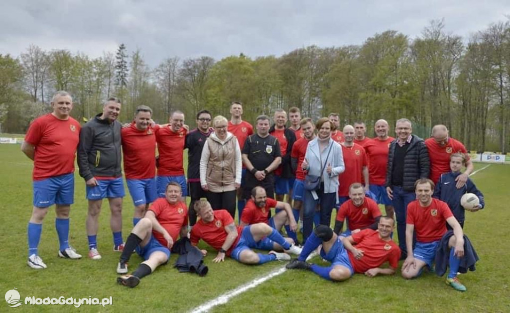 Powiat Wejherowski - Księża i samorządowcy zagrali w szczytnym celu