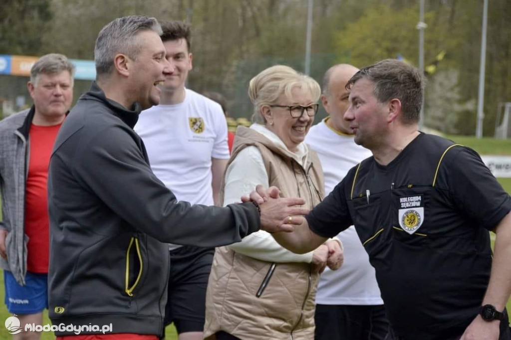 Powiat Wejherowski - Księża i samorządowcy zagrali w szczytnym celu