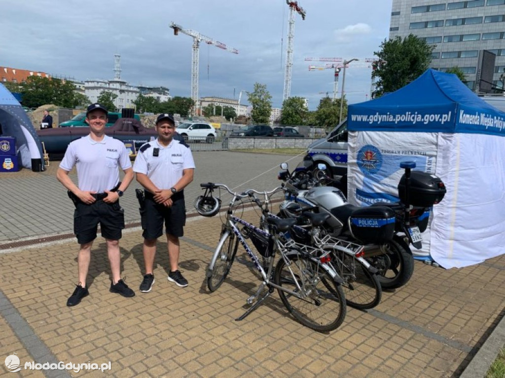 Gdynia. Funkcjonariusze Policji podczas wojskowego festynu promowali zawód policjanta