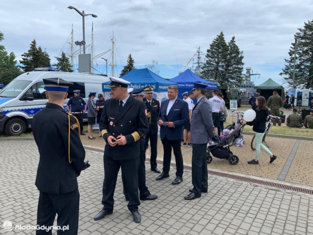 Gdynia. Funkcjonariusze Policji podczas wojskowego festynu promowali zawód policjanta