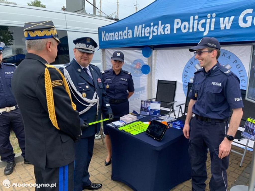 Gdynia. Funkcjonariusze Policji podczas wojskowego festynu promowali zawód policjanta