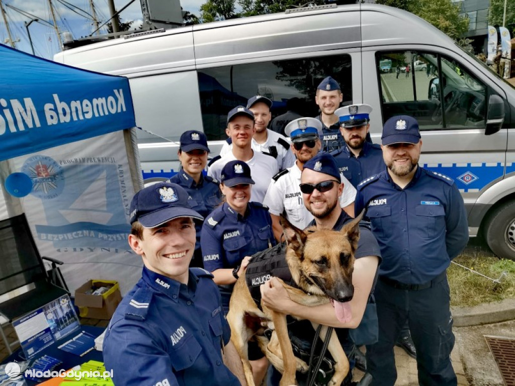 Gdynia. Funkcjonariusze Policji podczas wojskowego festynu promowali zawód policjanta