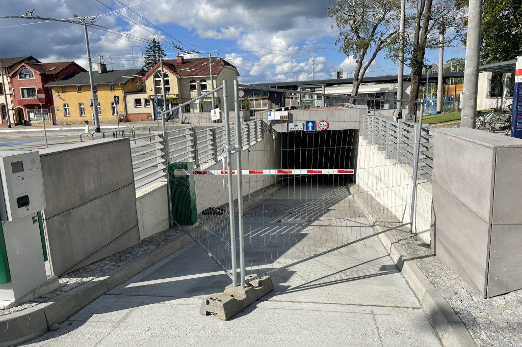Podziemny parking na węźle Chylonia nadal zamknięty