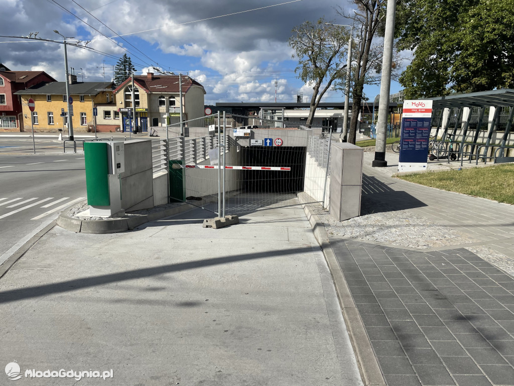 Podziemny parking na węźle Chylonia nadal zamknięty