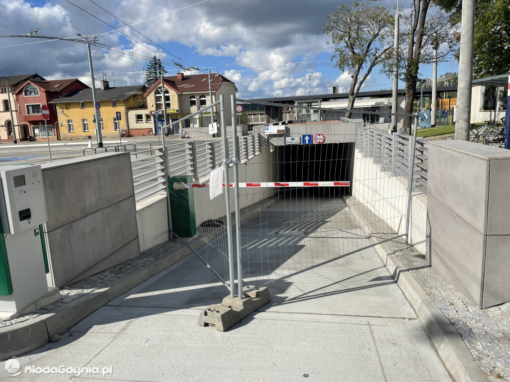 Podziemny parking na węźle Chylonia nadal zamknięty