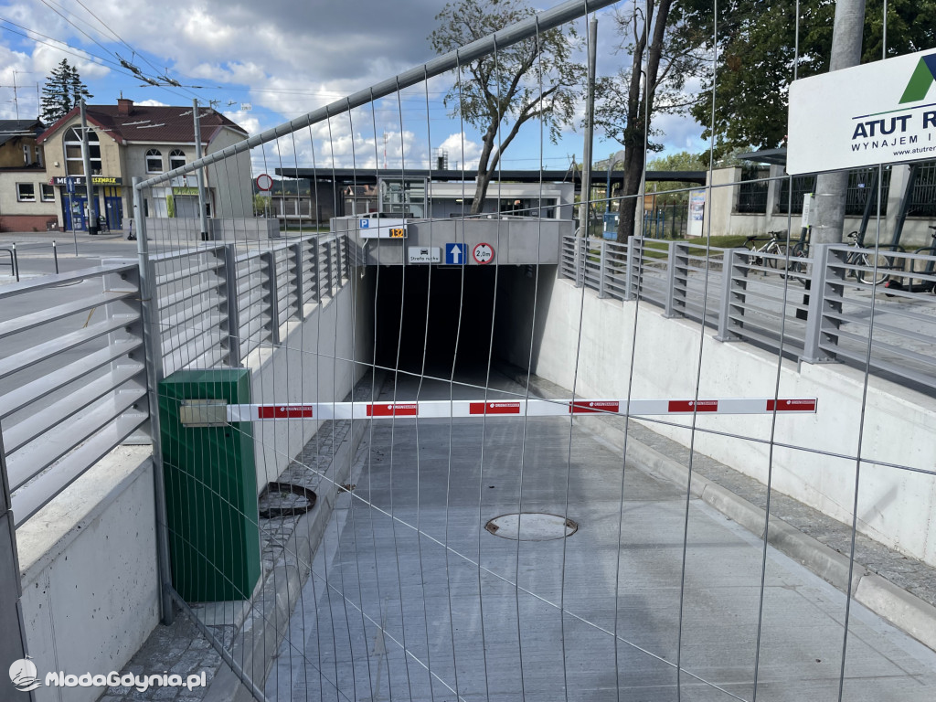 Podziemny parking na węźle Chylonia nadal zamknięty