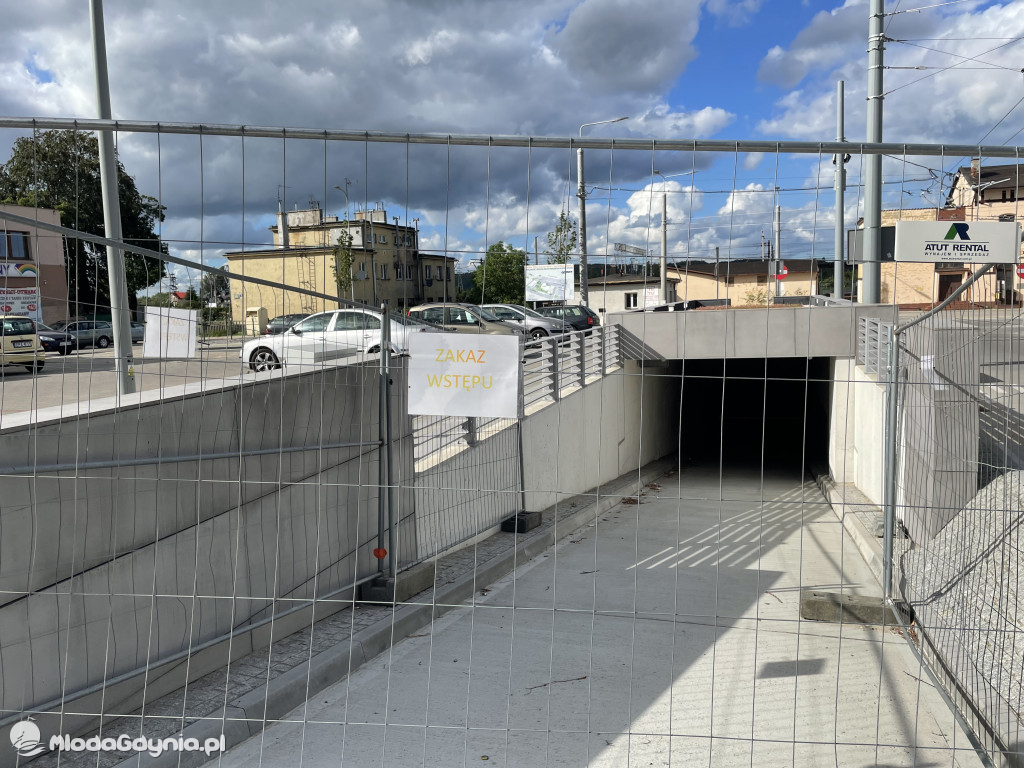 Podziemny parking na węźle Chylonia nadal zamknięty