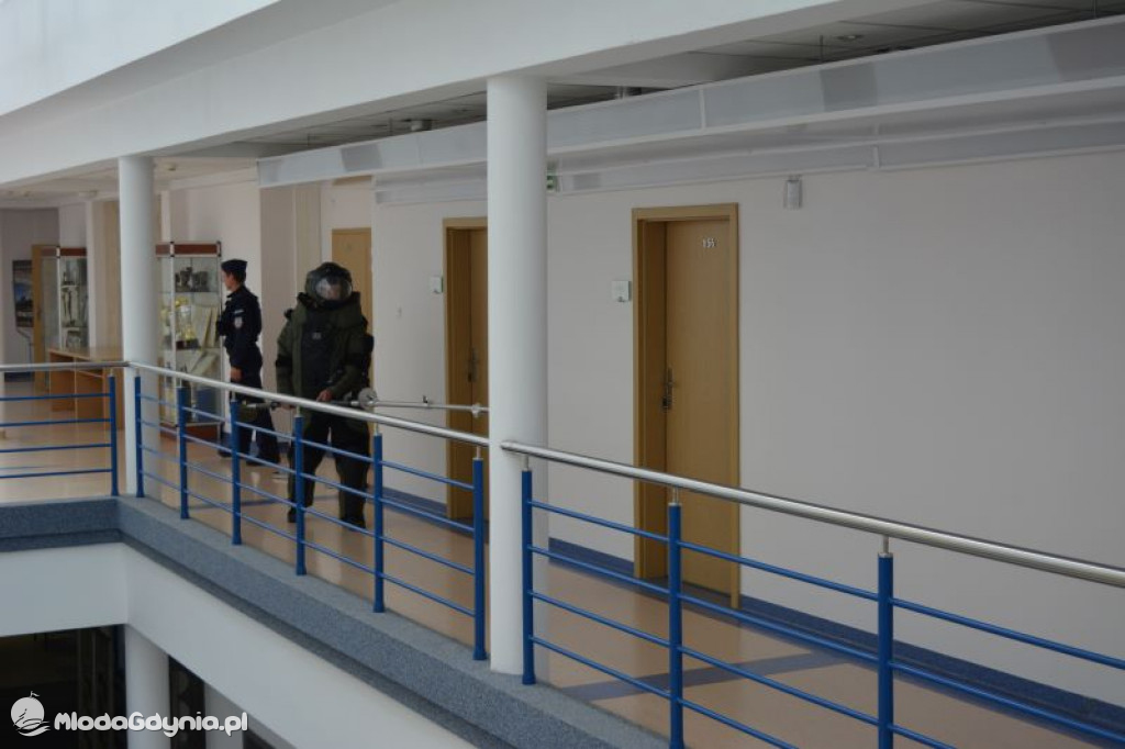 Policja Gdynia. Ćwiczenia dowódczo-sztabowe pn. „BOMBA”