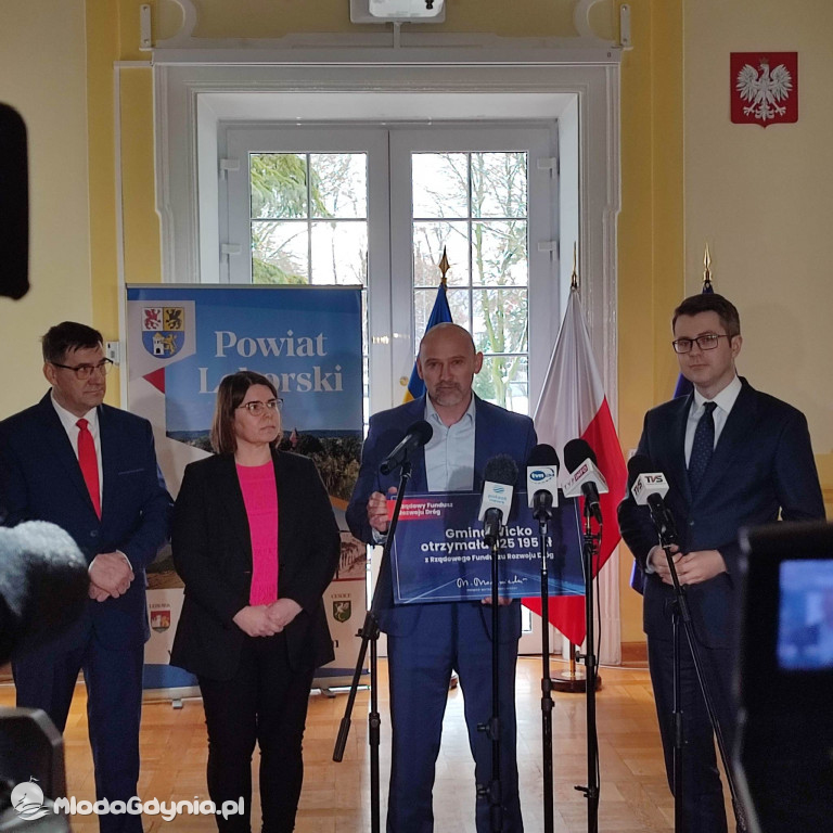 Rządowy Fundusz Rozwoju Dróg - konferencja prasowa Piotra Müllera w Lęborku i Słupsku
