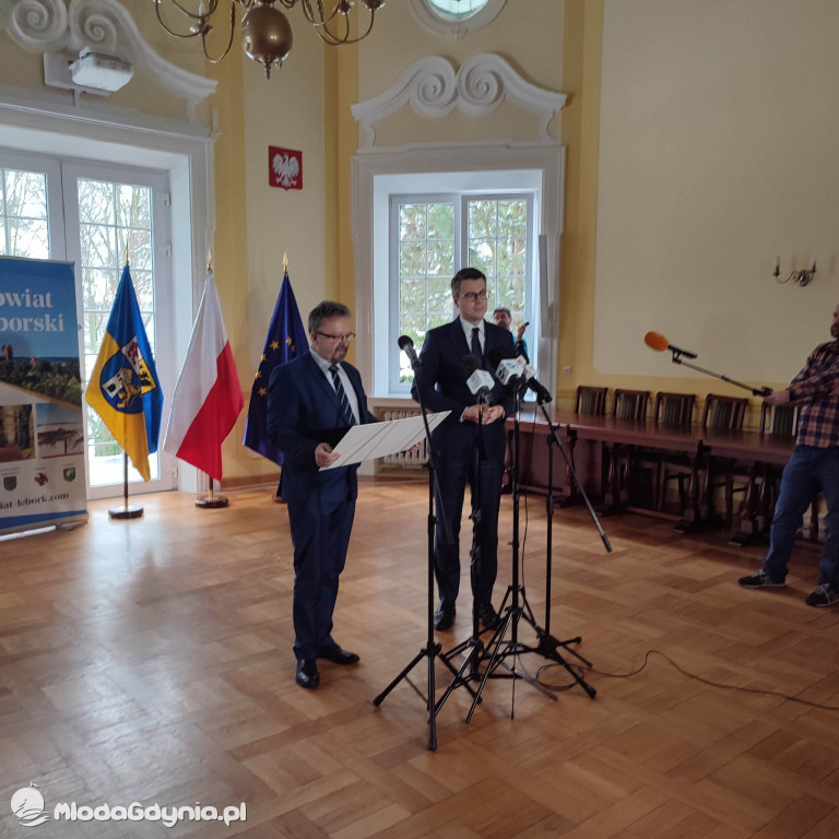 Rządowy Fundusz Rozwoju Dróg - konferencja prasowa Piotra Müllera w Lęborku i Słupsku