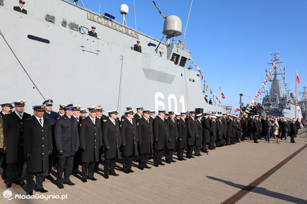 Podniesienie bandery na ORP Mewa