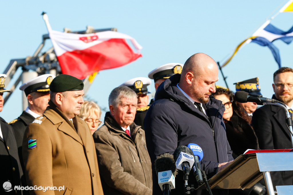 Podniesienie bandery na ORP Mewa