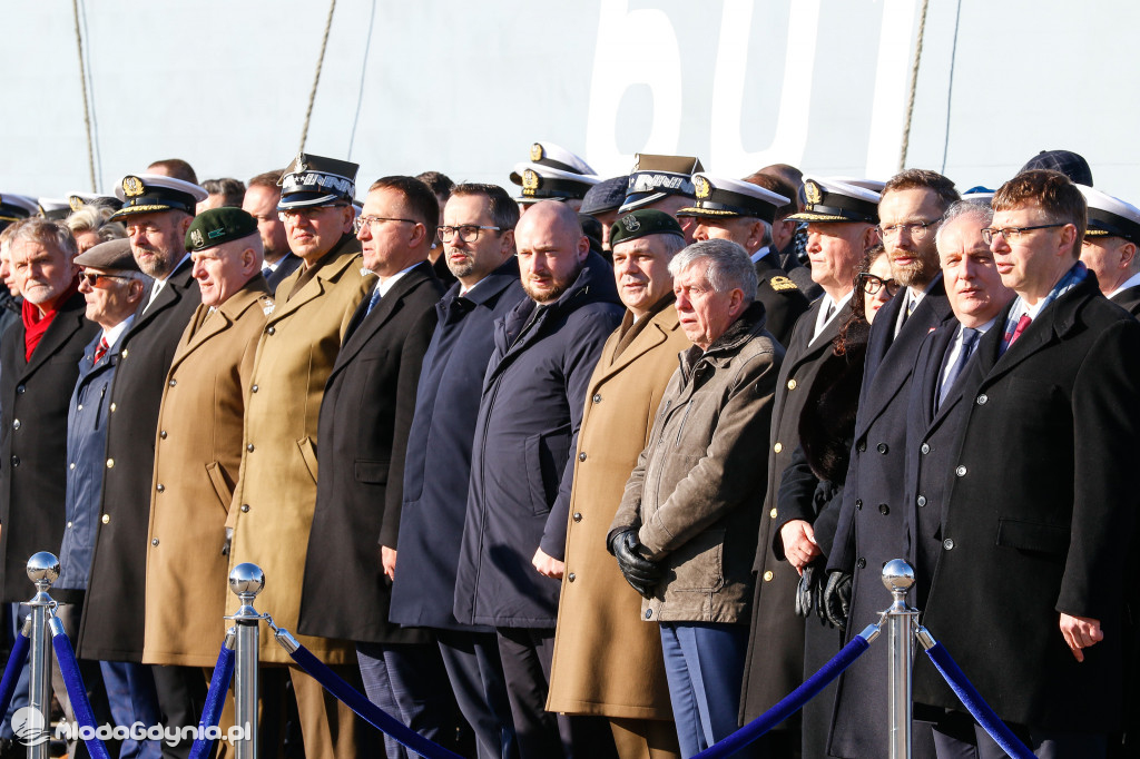 Podniesienie bandery na ORP Mewa